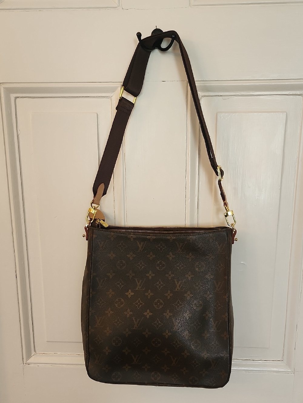 Look For Less: NOT Authentic Louis Vuitton Monogram Shoulder Bag